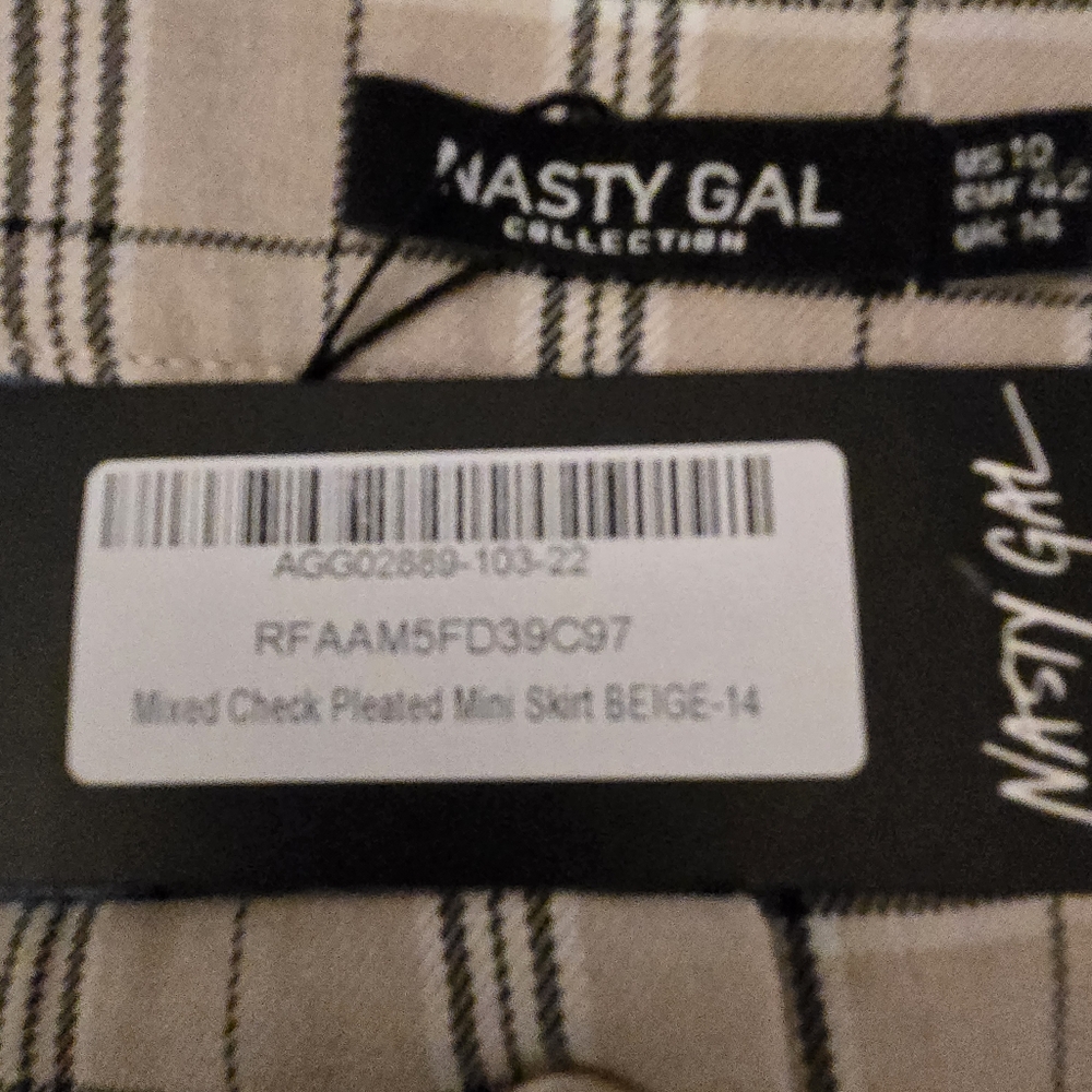 Nasty Gal Women's Size 10 NWT mixed check pleated mini skirt beige - Picture 3 of 10